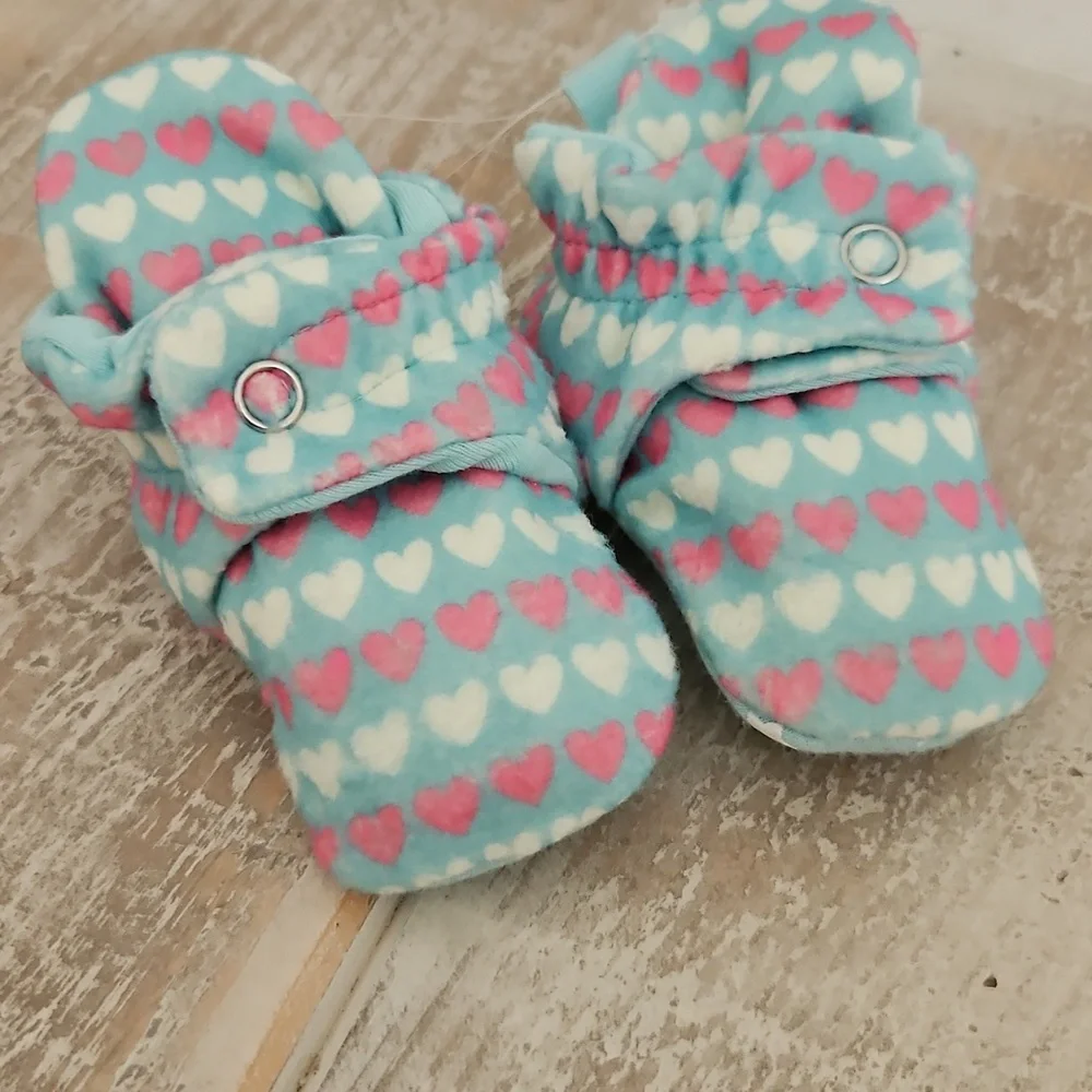 NWT Ro +‎ Me By Robeez Heart Patterned Baby Shoes 0 - 3 Momths Gift Baby Shower